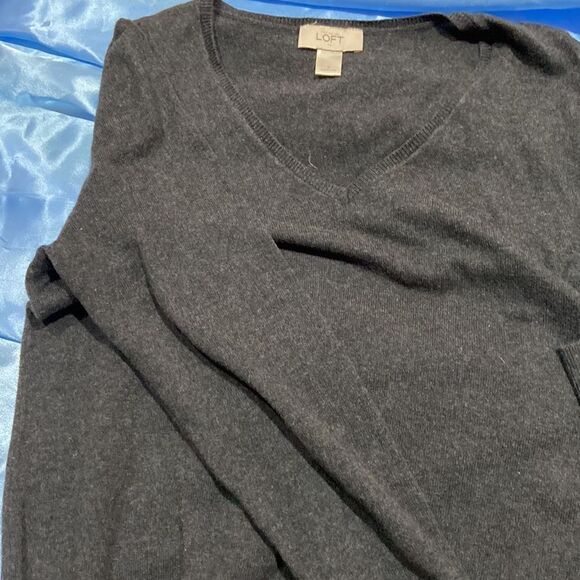 LOFT Charcoal Gray long sleeve Sweater size small - Picture 4 of 6